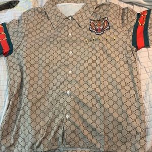 XL Gucci printed with tiger buttoned up lightweight shirt or men or women